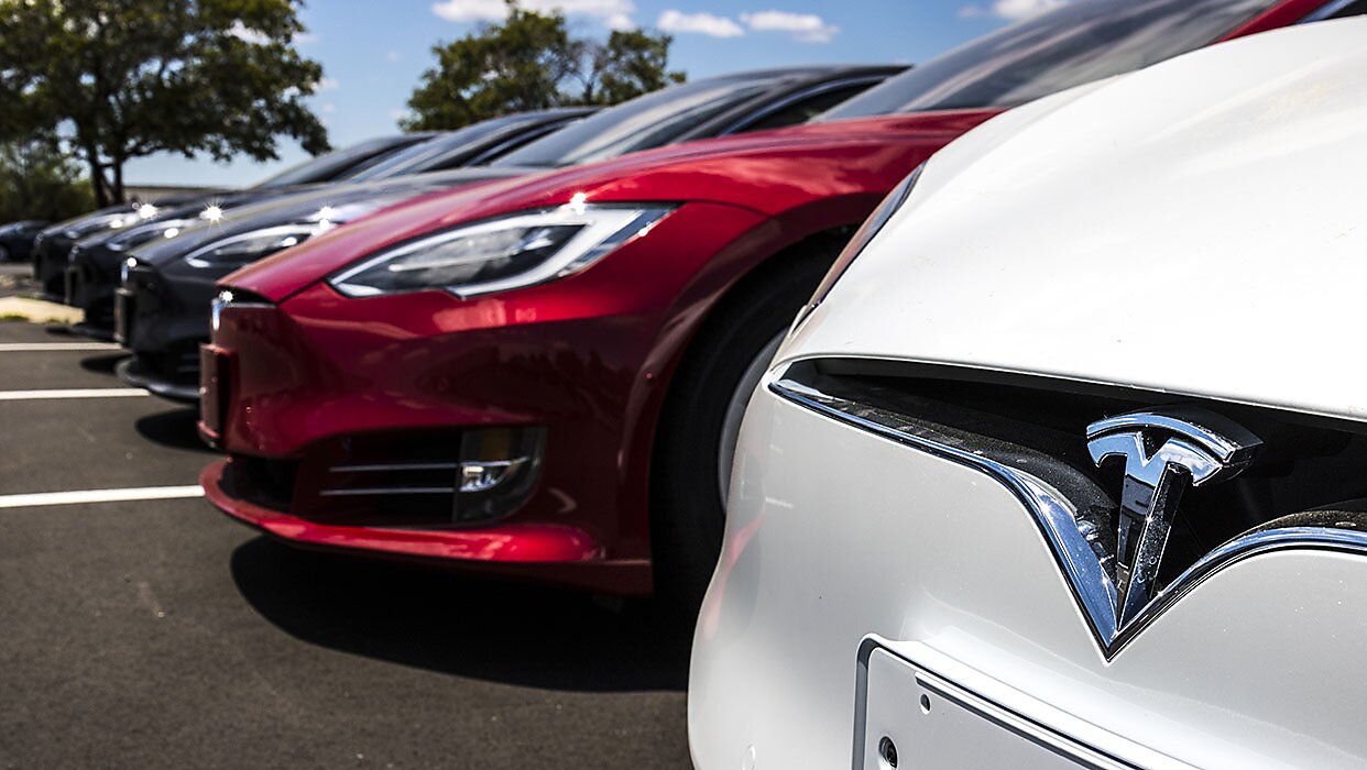 Media Name: 201802_tesla.jpg